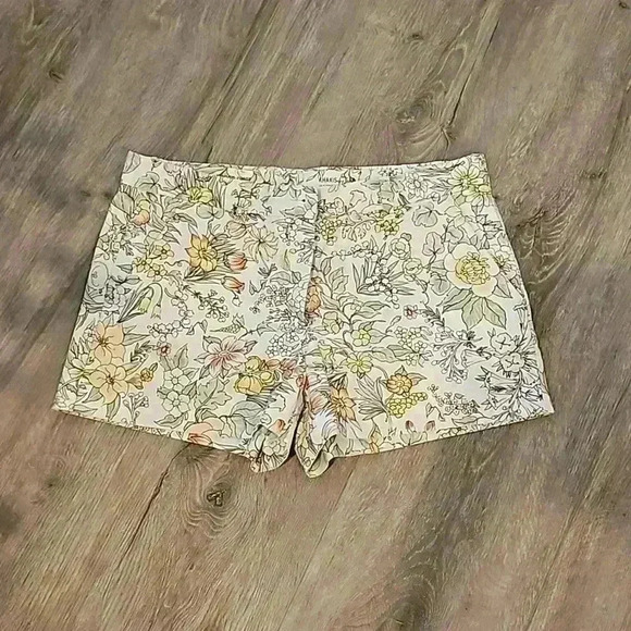 Gap Women's Summer Floral Khaki Shorts - Picture 1 of 3